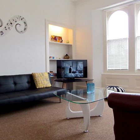 The Beatnik, Victorian Townhouse Apartment With Parking بلايموث المظهر الخارجي الصورة