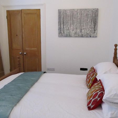 The Beatnik, Victorian Townhouse Apartment With Parking بلايموث المظهر الخارجي الصورة