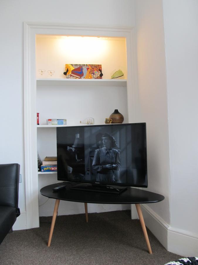 The Beatnik, Victorian Townhouse Apartment With Parking بلايموث المظهر الخارجي الصورة