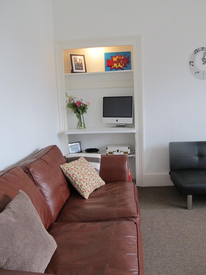 The Beatnik, Victorian Townhouse Apartment With Parking بلايموث المظهر الخارجي الصورة